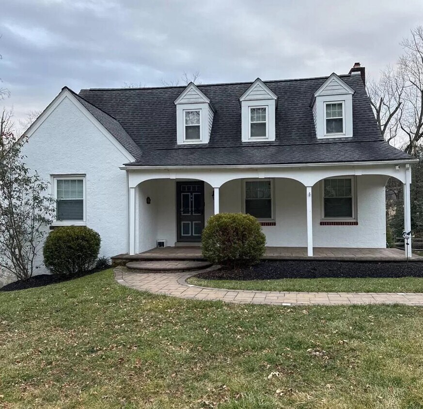 Primary Photo - 90 Clearview Ave