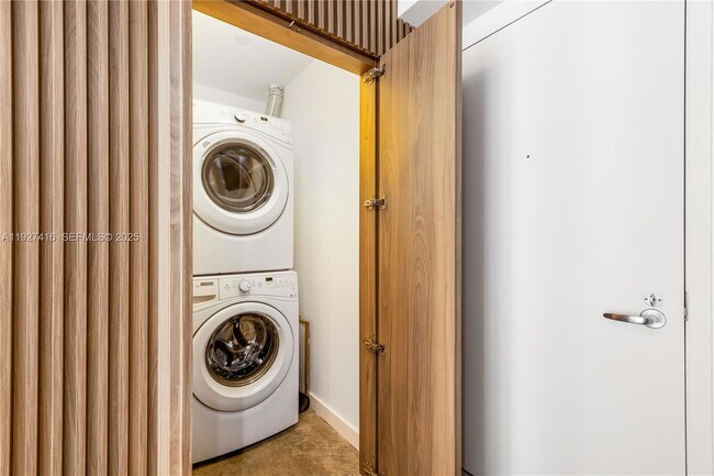 Foto del edificio - 151 SE 1st St