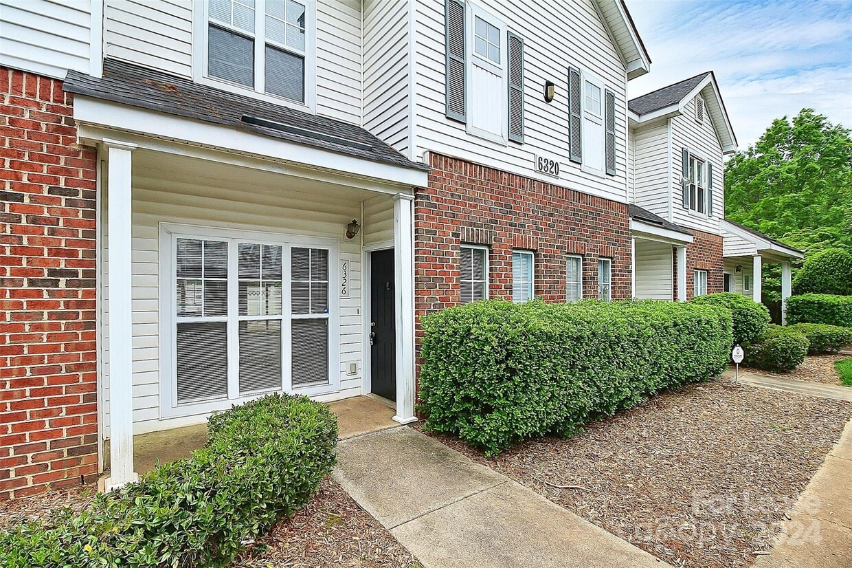 6326 Mallard View Ln, Charlotte, NC 28269 Townhome Rentals in Charlotte NC