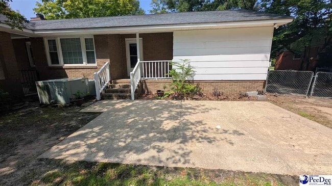 Building Photo - 2262 Kingston Dr