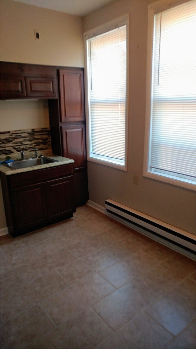 Building Photo - 715 Moravian Way