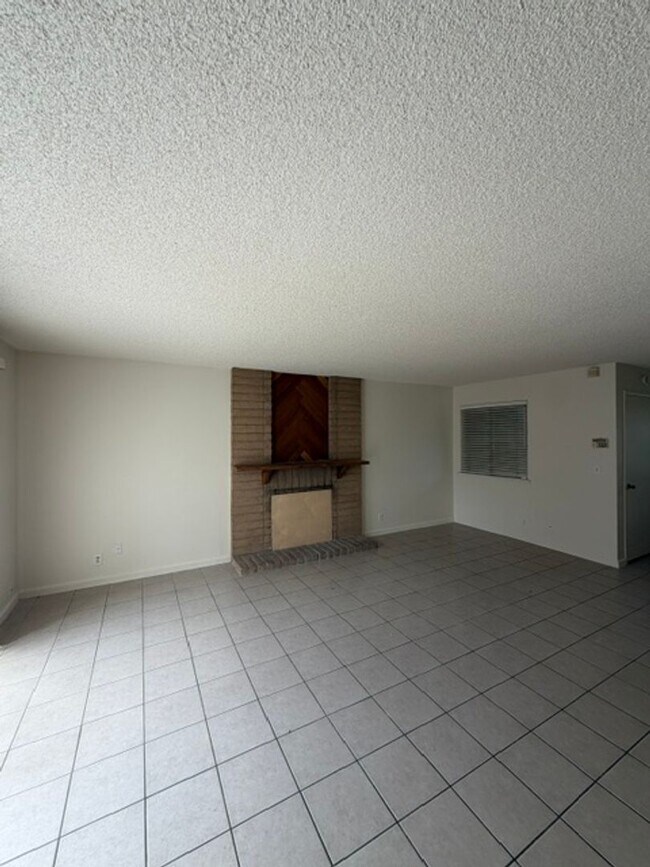Foto del edificio - Beautiful 2 Bedroom and 2.5 Bathroom Condo $1,775.00