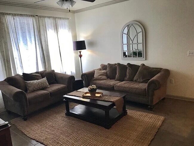 Foto del edificio - 350 Emerald Forest Blvd