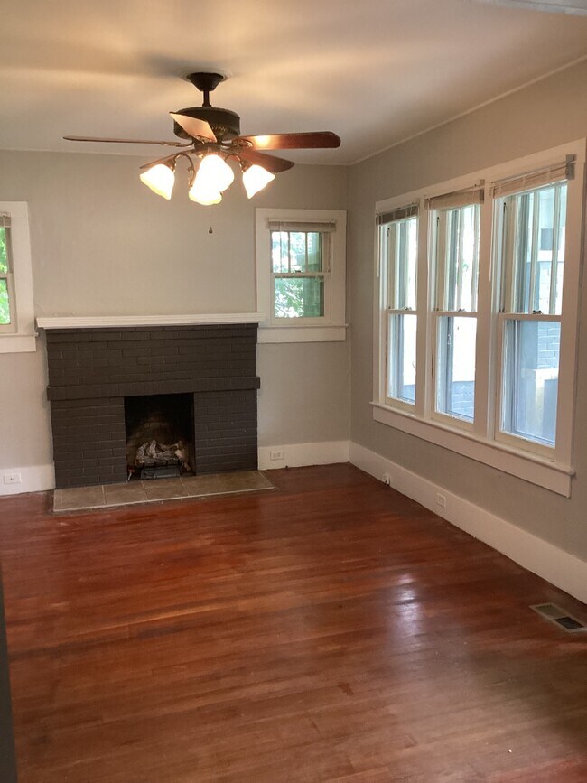 Foto del edificio - 2404 Whitesburg Dr