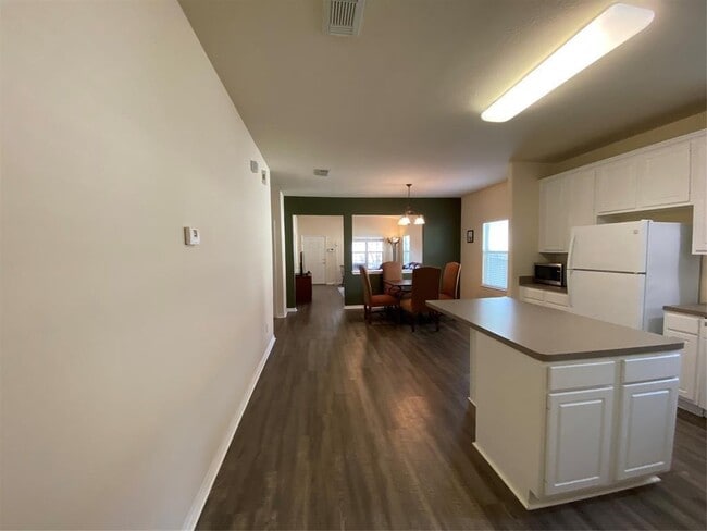 Building Photo - 10011 Sugarvine Ln