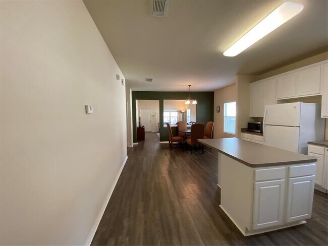 Foto del edificio - 10011 Sugarvine Ln