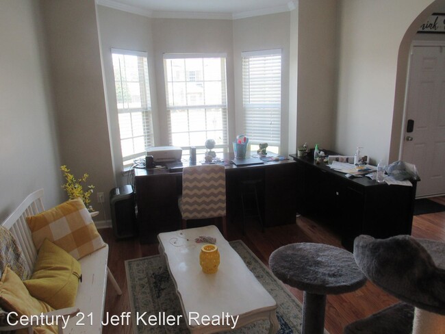 Foto del edificio - 4 br, 2.5 bath House - 2213 Grandwood Ln.