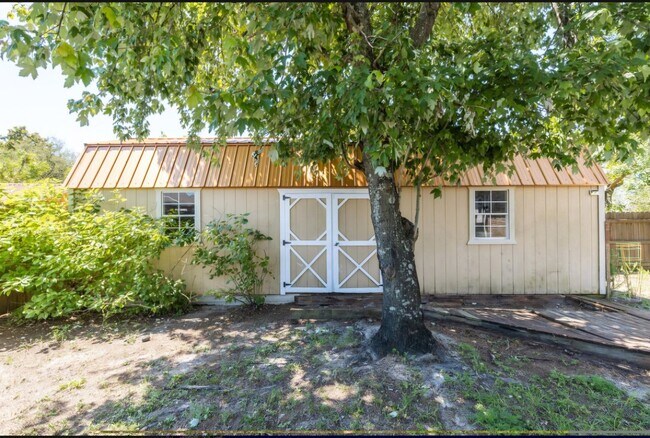 Building Photo - 650 Reynolds Cir