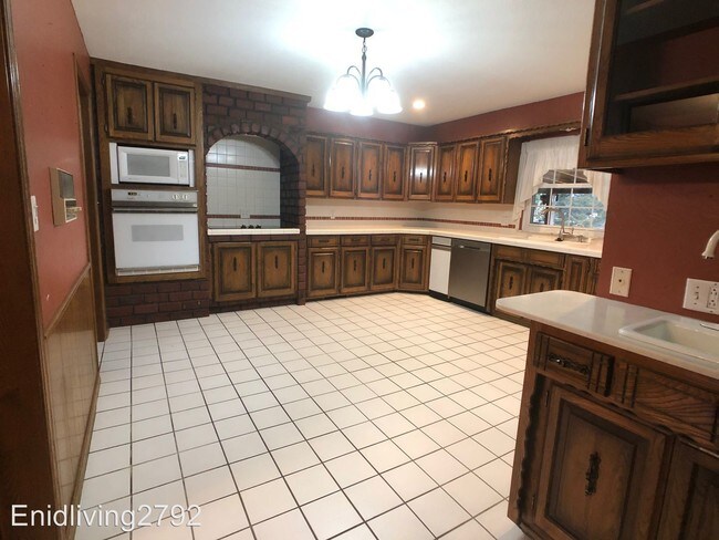 Building Photo - 3 br, 2.5 bath House - 2524 Edgewood