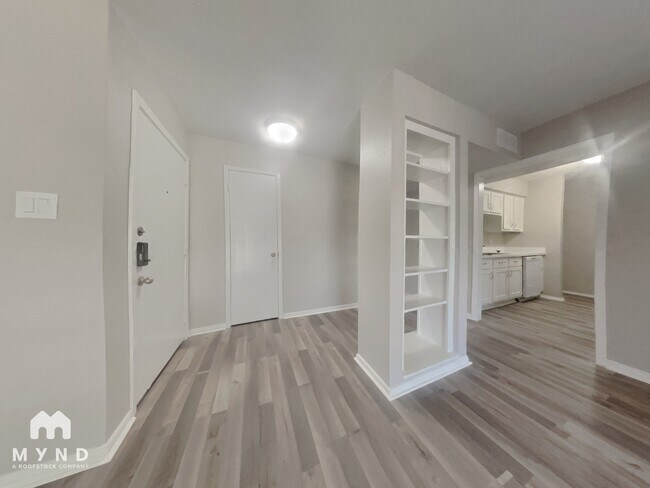 Foto del edificio - 5625 Antoine Dr