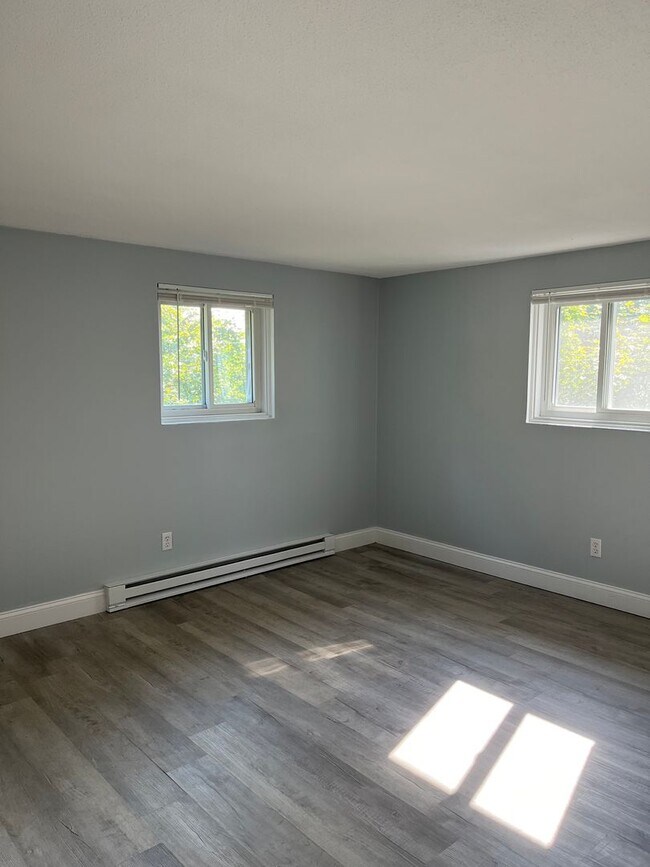 Building Photo - 11 Linwood Ave