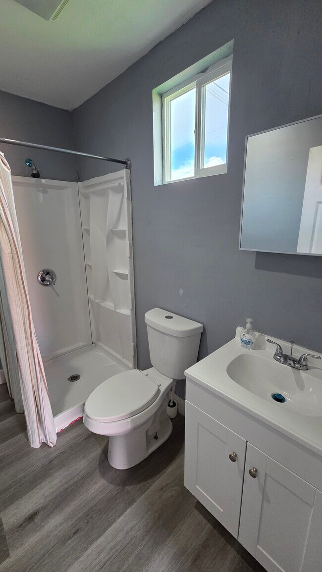 Foto del edificio - 303 Elmwood Ave