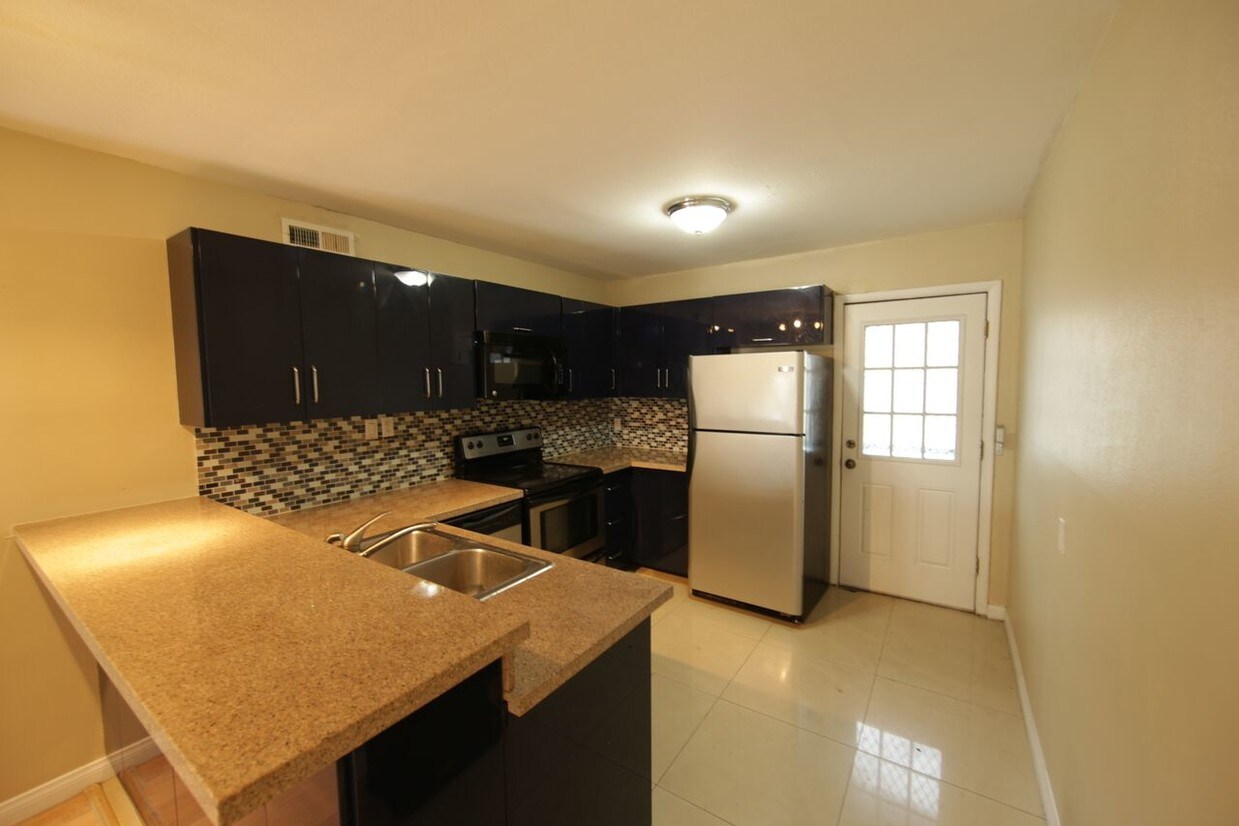 Foto principal - 4701 Cedar Springs Rd