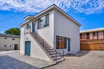 Building Photo - 2047 Diamond St