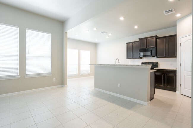 Foto del edificio - Charming 4 Bedroom Home in Troy – Ideal Lo...