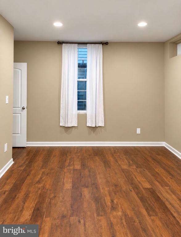 Foto del edificio - 25209 Eisenhower Dr