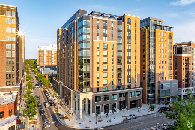 Foto del edificio - Vic Village South