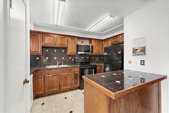 Foto del edificio - 9308 Westwood Village Dr