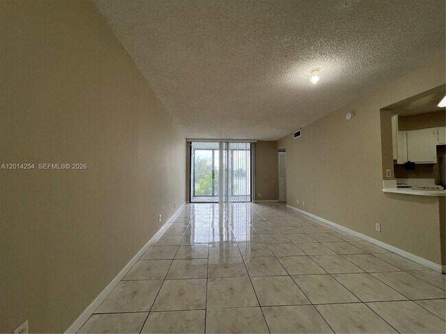 Foto del edificio - 212 Lake Pointe Dr