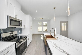 Building Photo - 7973 Joy St