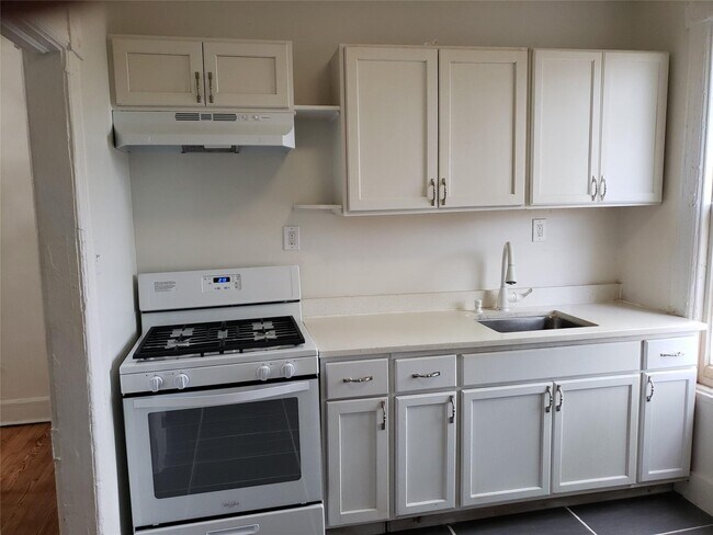 Building Photo - 44 Benkard Ave