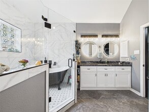 Building Photo - 203 Las Brisas St