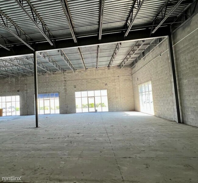 Foto del edificio - Studio, 1 bath House - 2210 E Interstate H...