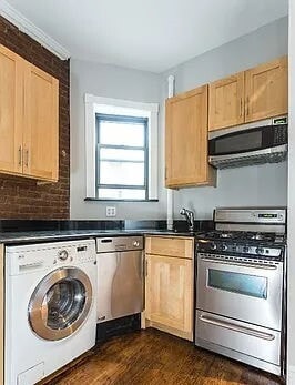 Building Photo - 219 E 23rd St