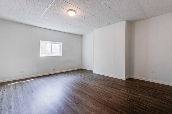 Foto del edificio - AVAILABLE MAY  - Newly Renovated 3 Bedroom...