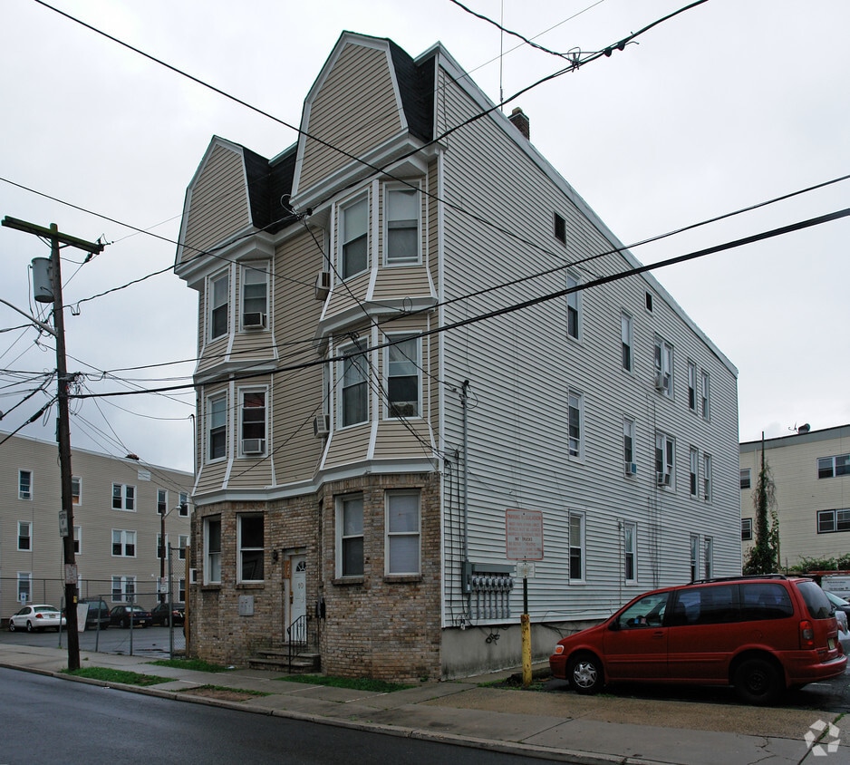 10 Franklin Ave, Harrison, NJ 07029 Apartments in Harrison, NJ