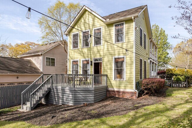 Building Photo - 992 Fern Ave SE