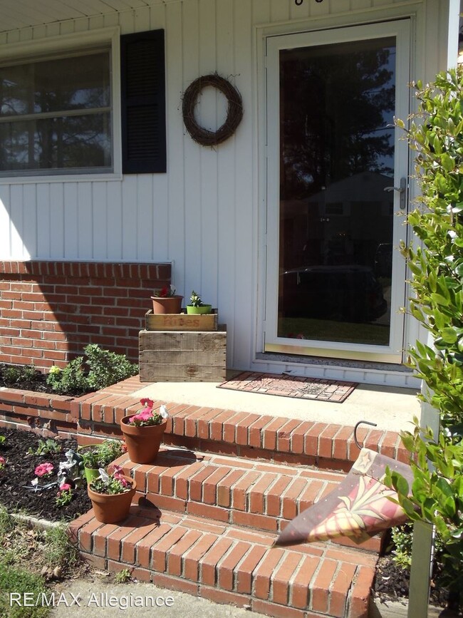 Building Photo - 3 br, 1.5 bath House - 8369 WOODY DRIVE