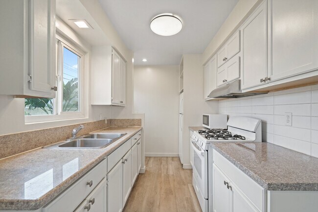 Foto del edificio - 5943 Carlton Way