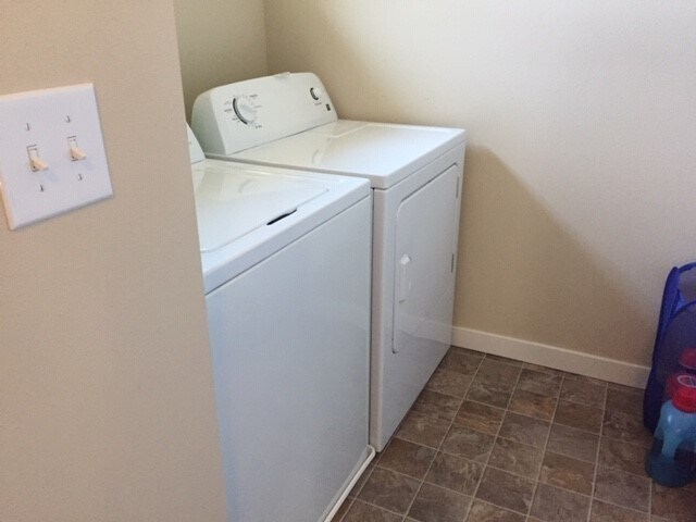 Building Photo - 3 Bedroom 2.5 Bath in Desirable Silverdale...