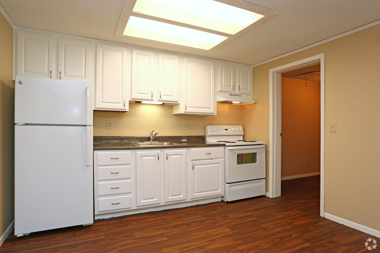 Kitchen - Ridgewood Apartments