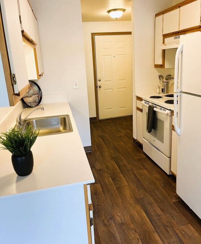 Foto del edificio - Amazing Top Floor 1 bedroom Apartment In L...