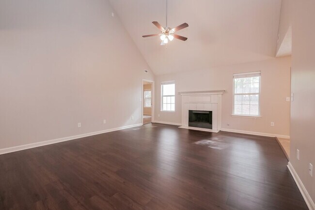 Foto del edificio - 204 Coldsprings Ct