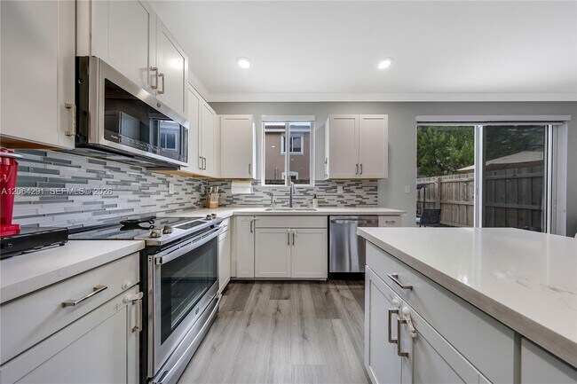 Foto del edificio - 1079 SE 23rd Terrace