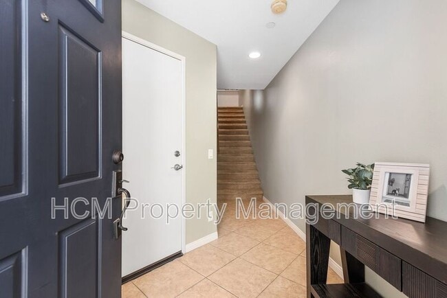 Building Photo - 315 Silk Tree