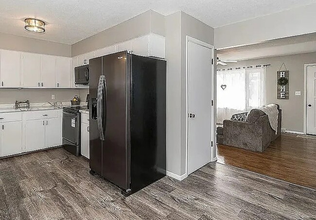 Foto del edificio - 4 Bed 2 Bath Home Available NOW in Hiawatha!