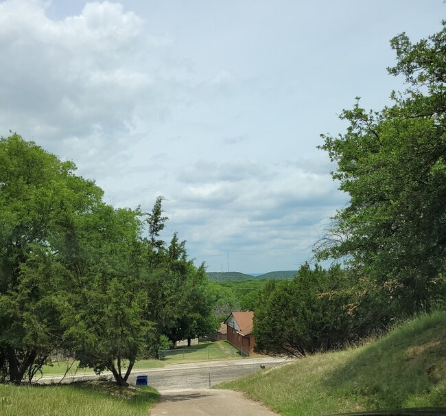 Building Photo - 1201 Bluff Dr