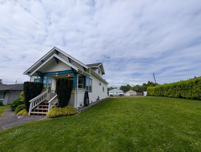 Building Photo - 3Bd/2Ba Everett Condo