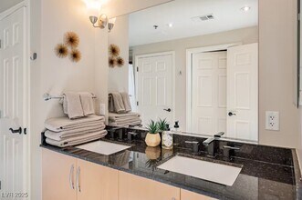 Building Photo - 150 S Las Vegas Blvd