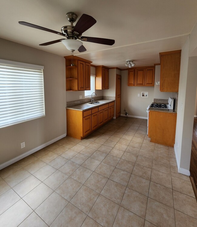 Kitchen - 16120 Inglewood Ave