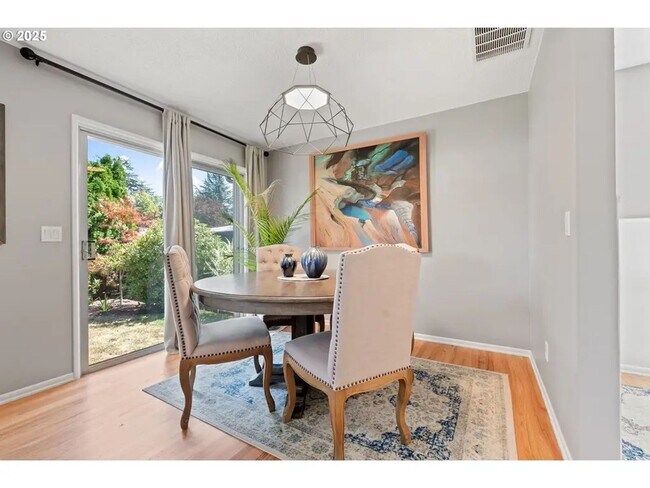 Building Photo - Charming 4-Bed Ranch Home with In-Ground P...