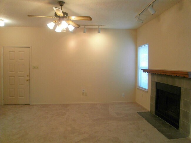 Building Photo - 2011 Spenwick Dr