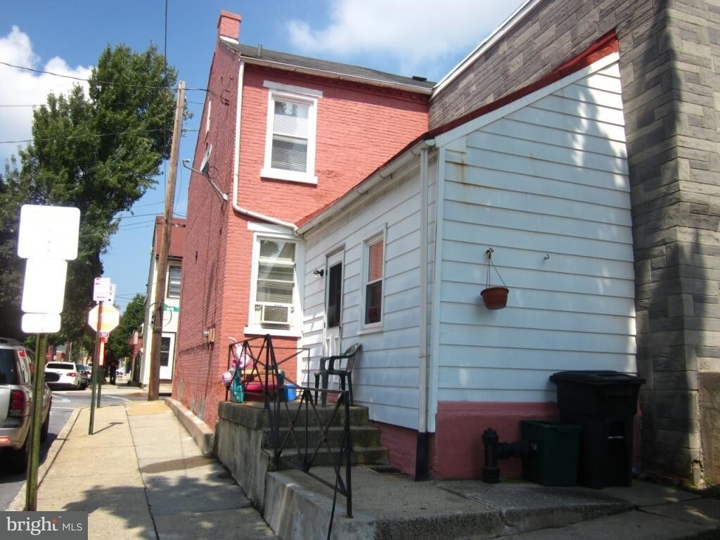 Building Photo - 476 High St