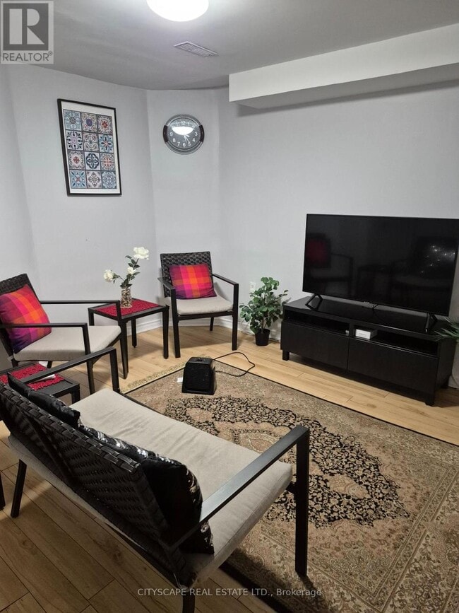 Building Photo - 3072 Caulfield Crescent