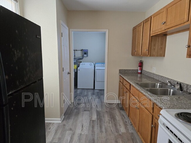 Building Photo - 3875 Pauger St