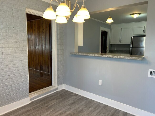 Building Photo - Comfortable 3 Bedroom Home in West Charlotte